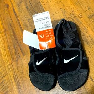 NWT  Nike sandals